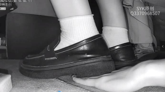 资讯|crush 《SYK无意识》白袜小皮鞋漂亮小姐姐+少量白短靴踩手 [23分37秒]