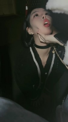 资讯|直播视频 《甜野大王》小三母狗-户外处刑-赏赐闻白袜 [30分19秒]