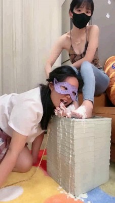 直播视频 《暴力美学》学妹臀下崇拜-头当坐垫/腿绞/舔脚上酸奶《完整版》 [48分56秒]