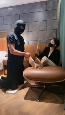 直播视频 《辣姐》做狗第一课-跪是基础/跪搓衣板 [30分19秒]