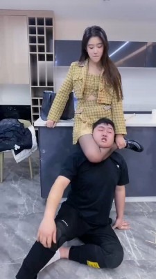 资讯|直播视频 《麋鹿银儿》素人调三奴-耳光/掐脖窒息/腿绞/踩手指刑 [48分56秒]