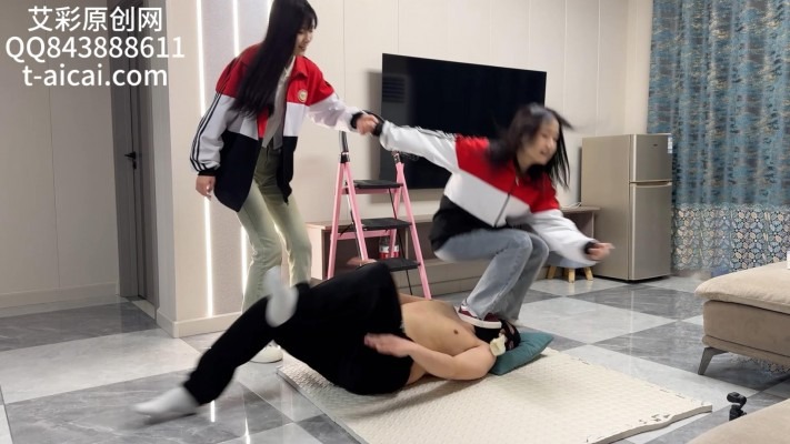 女王女主 『chnnsct1818』体育课面包片鞋垫踢足球 [48分56秒]