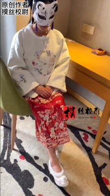 资讯|女王女主 《摸丝校尉原创》舔舐汉服小仙女的原味船袜与白嫩臭脚！ [30分19秒]