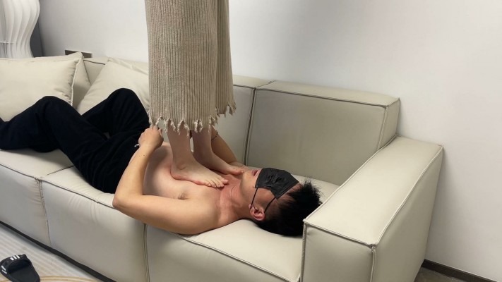 资讯|黑丝诱惑 《黑丝诱惑》素人芸芸露脸虐乳首次尝试裸足被舔脚 [48分56秒]