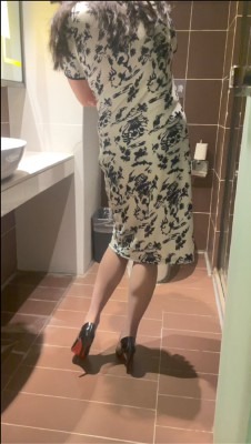 资讯|女王女主 《摸丝校尉原创》新年重磅.丝足旗袍姐姐竟反向羞辱我！ [30分19秒]