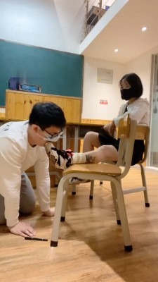 资讯|直播视频 《可可公主》场景调-甘愿做女同学的贱奴 [30分19秒]