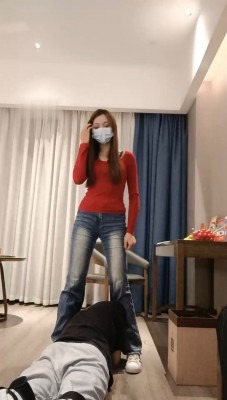 资讯|直播视频 《梵高》搭讪路人做S-跪舔贝壳头原味肉丝 [30分19秒]