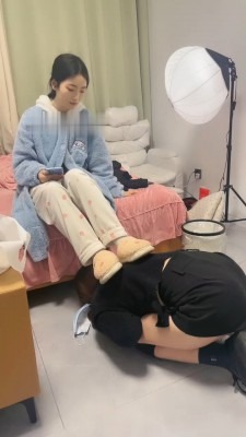 资讯|直播视频 《小雅老师》母畜-化妆师沦为出气筒《双视角版》 [30分19秒]