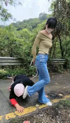 资讯|直播视频 《暴力美学》户外调贡奴-暴抽/狠跺狗爪/踩背爬行 [23分34秒]