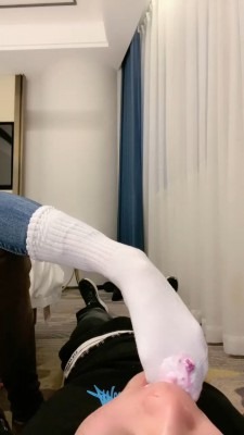 资讯|直播视频 《小欲魔王》长靴全体重踩踏/鞭打/滴蜡/人肉坐垫 [30分19秒]