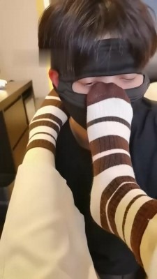 直播视频 《welldoer》头压马桶/圣水嘴洗袜子 [48分56秒]