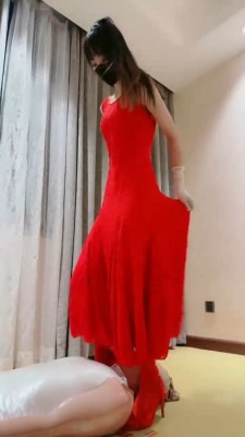 直播视频 《美娜格格》死亡游戏-保鲜膜包裹/马丁靴踩踏/花样窒息 [48分56秒]