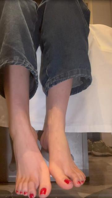 资讯|女王女主 172北京41码大脚女大学生脚底POV第一视角语言羞辱 [9分46秒]