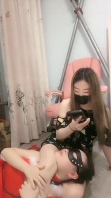 直播视频 《梦幻大大》母畜-转胯爬行/舔高跟美腿/耳光/骑脖/腿绞 [48分56秒]