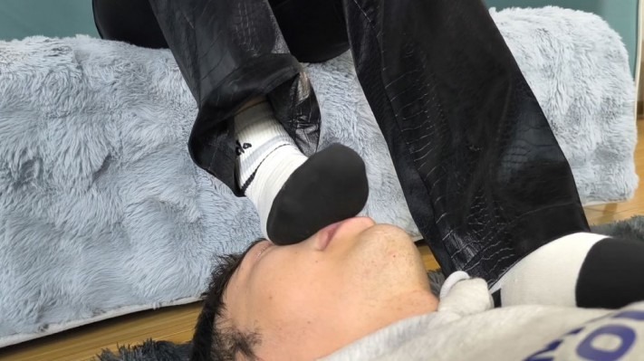 资讯|傲视之巅 《傲视之巅·幽魅》棉袜调教 [48分56秒]