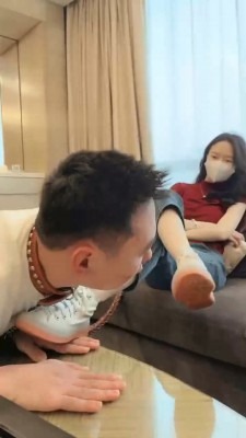 资讯|直播视频 《万一》高跟匡威玩弄绿帽前任/踩狗爪/舔超脏鞋底/桌底虐/臭脚捂脸 [30分19秒]