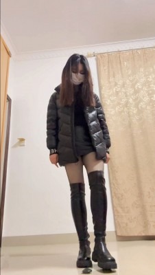 crush 《ToKNai》大美女素人长靴初踩龟 [10分31秒]
