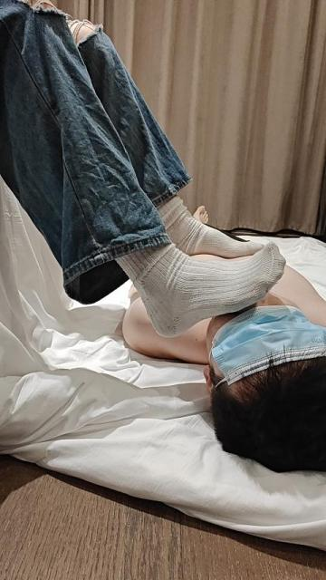 资讯|啦啦啦工作室 《啦啦啦》高大女主穿了八天的袜子踩踏 [48分56秒]