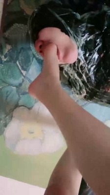叶子女王 《叶子天津》木乃伊囚禁-长靴全体重踩踏-喝圣水口水 [30分19秒]