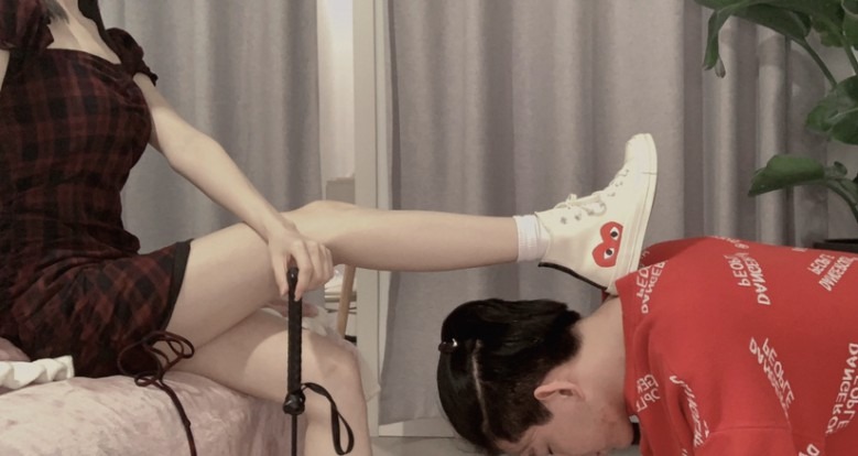 资讯|直播视频 《戴戴S》萝莉小白鞋棉袜舔足口水 [30分19秒]