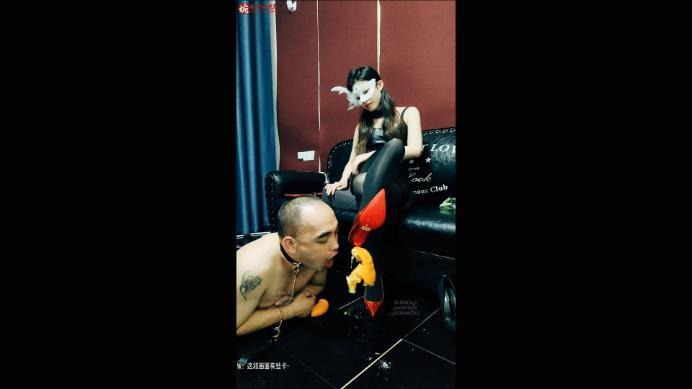 资讯|女王女主 《婉儿原创》性感红色高跟踩烂橙子喂食黑丝重度踢裆踩踏 [48分56秒]