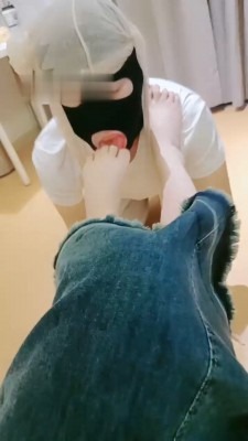 直播视频 《颜颜S》跪舔学生主皮鞋白袜/深喉/踩踏 [30分19秒]