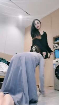 直播视频 《小羊》高颜值母畜-腿绞掐脖窒息/品尝脚趾 [30分19秒]