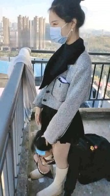 直播视频 《爱可呀》学姐天台伺候校花和我 [30分19秒]