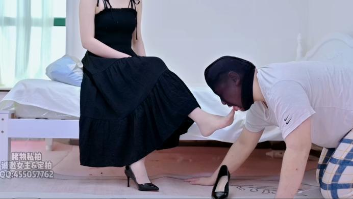 资讯|女王女主 睹物丝拍第四部《亲吻娜娜的肉丝美脚》 [32分35秒]