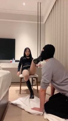 直播视频 《曼伊》长靴踢踹/狂抽耳光/物化痰盂 [48分56秒]