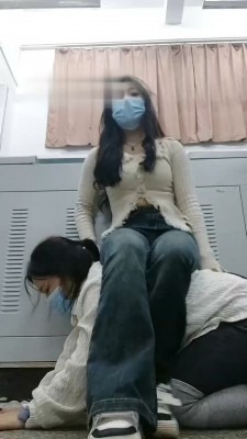 资讯|直播视频 《爱可呀》教室开发素人S-母畜-跪舔多人多双脏鞋 [23分34秒]