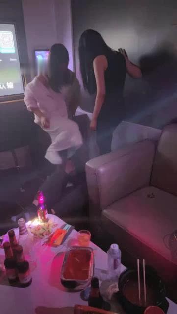 资讯|直播视频 《女仆店S》圈内聚会玩SM游戏《完整版》 [48分56秒]