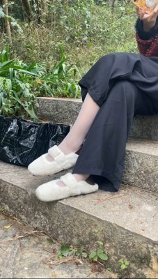 资讯|美足视频 素人姐姐，第一次约拍就被我索要原味丝袜收藏！ [6分40秒]