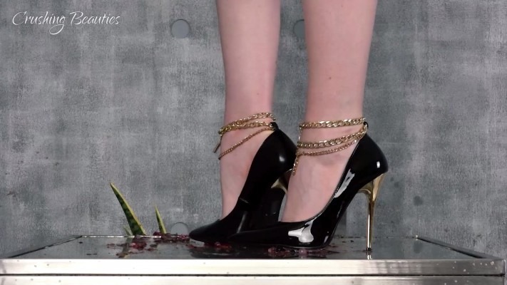 资讯|crush 1176 &#8211; 贵气金发女王高跟玻璃板上碾踩射鱼 [23分37秒]