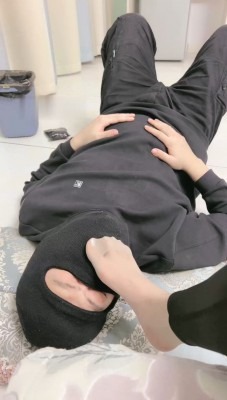 直播视频 《萱萱子》舔脏鞋/闻白袜肉丝脚 [30分19秒]