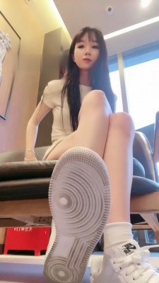 直播视频 《樱桃大大》户外偶遇粉丝白鞋虐 [23分34秒]