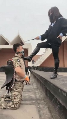 直播视频 《辣姐》高跟皮靴S-天台驯马骑乘透支体力极限/跪拜舔鞋 [23分34秒]