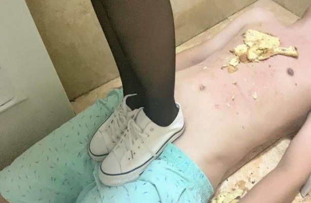 资讯|crush 《小初原创》在M身上踩踏美食 [9分43秒]