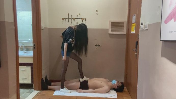 活力诗蔓 女王美脚的踢踩插嘴宠幸 [48分56秒]