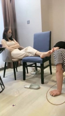 直播视频 《蜜糖情侣》清晨圈养狗舔脚舔鞋伺候 [30分19秒]