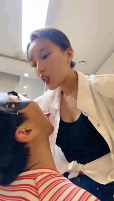 直播视频 《潘妮女王》开发办公室新痰盂-高跟插嘴/钻胯坐垫《完整版》 [30分19秒]