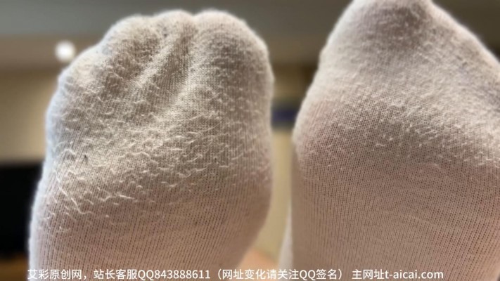 女王女主 留学生素人，爆臭汗渍白袜，裸足脚泥 [17分26秒]