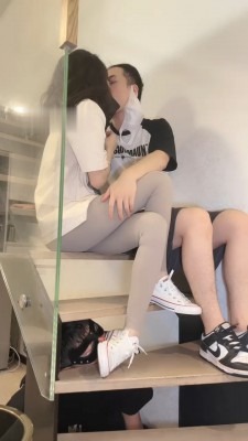 资讯|直播视频 《万一》情侣主虐绿帽-人体擦鞋器《下》 [30分19秒]