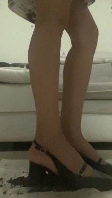 资讯|crush 小姐姐高跟鞋裸足碾碎奥利奥，全程语言 [9分43秒]