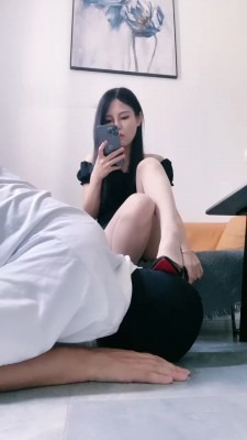 直播视频 《甜一》肉丝高跟鞋底/玉足插嘴/脚耳光/踩乳 [48分56秒]