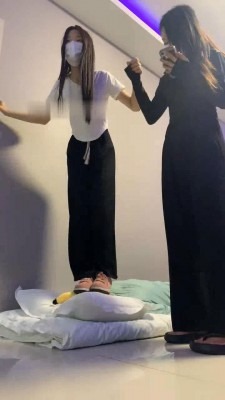 直播视频 《精神小妹》多S重度踩跺脸折磨/舔脚 [48分56秒]