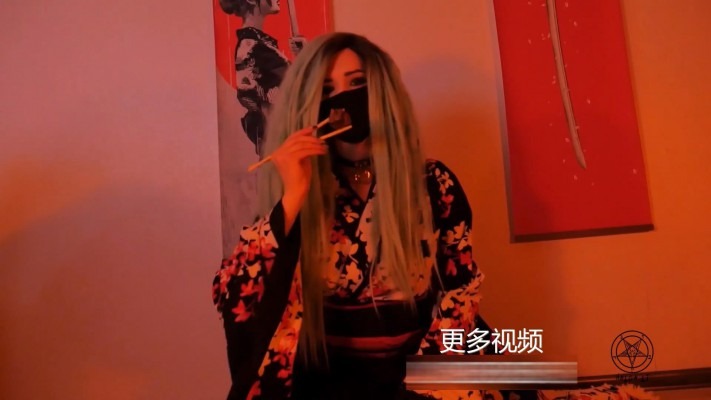 crush 1075 - HelgaLi日本和服黑白足袜踩扁蜗牛 [22分54秒]