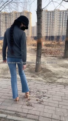 crush 《宝儿工作室》宝儿气质美女户外裸粉凉高踩踏茧蛹|温柔的戏虐 [15分36秒]