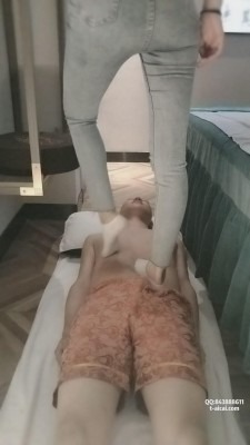 女王女主 《素人S》开发足浴店漂亮妹妹玩踩踏第三部 [48分56秒]