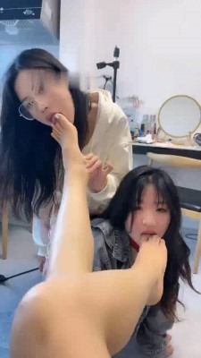 直播视频 《橙宝》奴下奴-素人邻居与闺蜜双母狗首调《完整版》 [30分19秒]